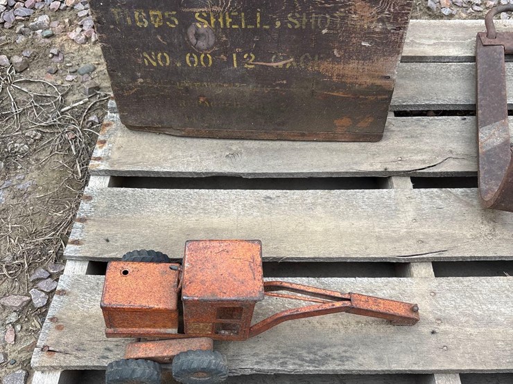 old-shotgun-shell-box/tonka-grader-image-1