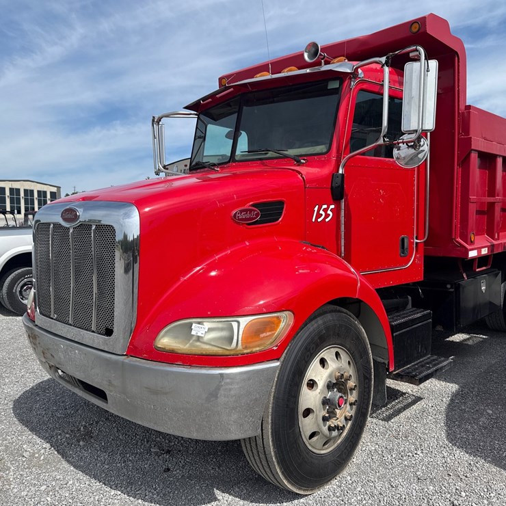 2005 PETERBILT 335