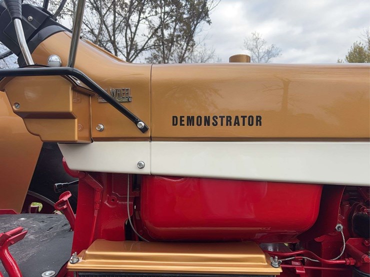 1970-1456-farmall-row-crop-mfwa-golden-demonstrator-image-23