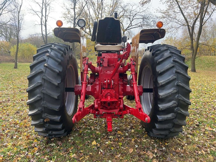 1970-1456-farmall-row-crop-golden-demonstrator-image-4