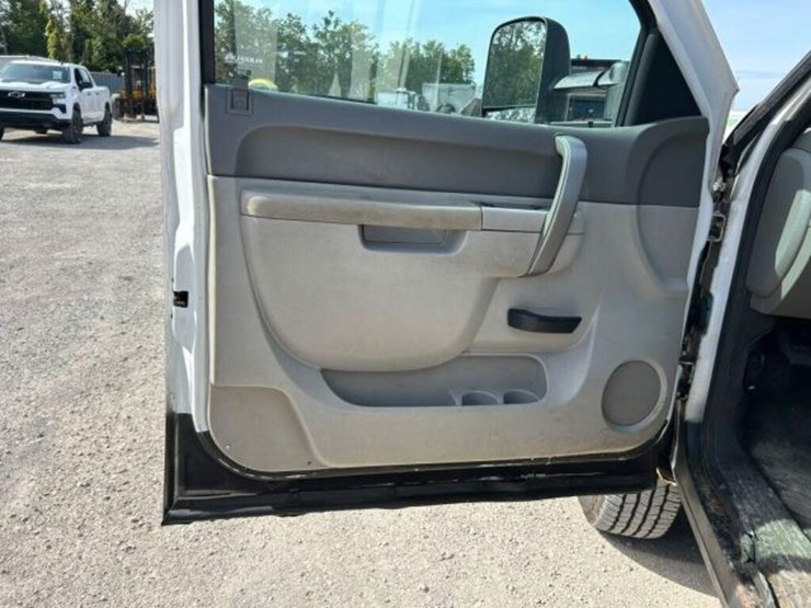 2014-gmc-sierra-3500-image-23
