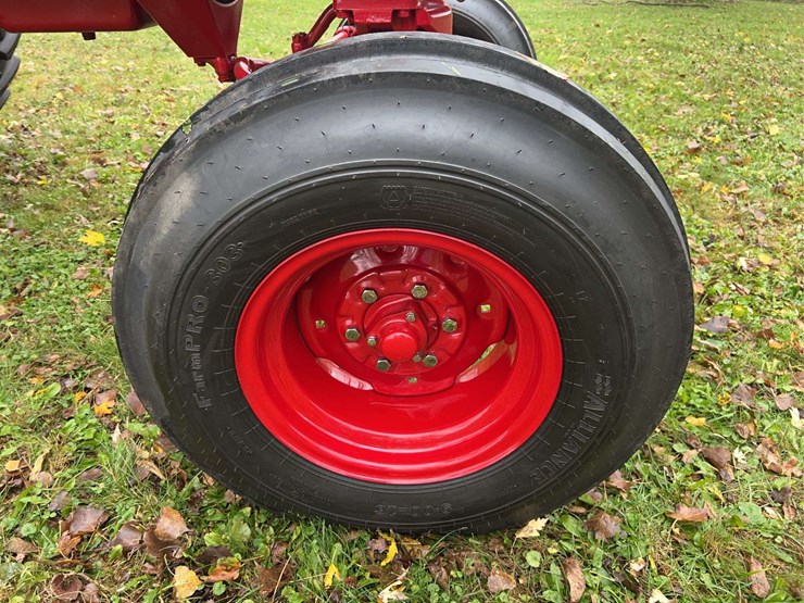 1970-656-farmall-hydro-diesel-row-crop-golden-demonstrator-image-22