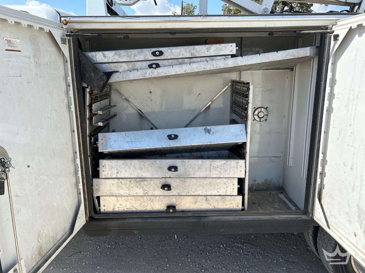 2023-ram-5500-4x4-summit-6620-6,000lb.-crane-mechanics-truck-image-22