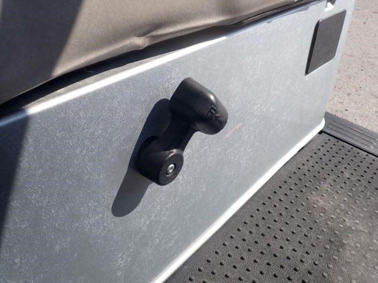 2021-e-z-go-rxv-2-passanger-gas-golf-cart-5621834-image-17