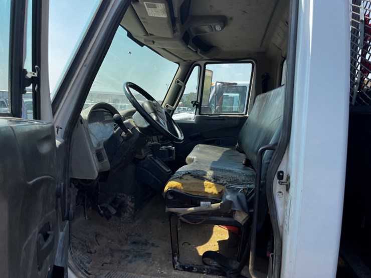 2013-international-durastar-4300-image-9