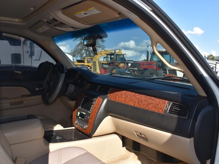 2007-chevrolet-tahoe-image-9