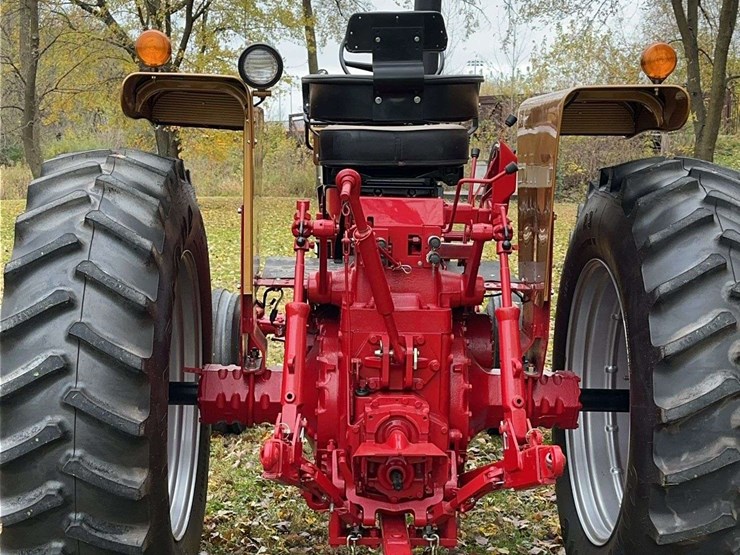 1970-1026-farmall-hydro-row-crop-golden-demonstrator-image-59
