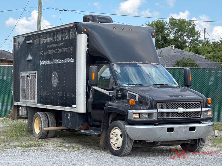 2006-chevrolet-c4500-box-truck-image-1