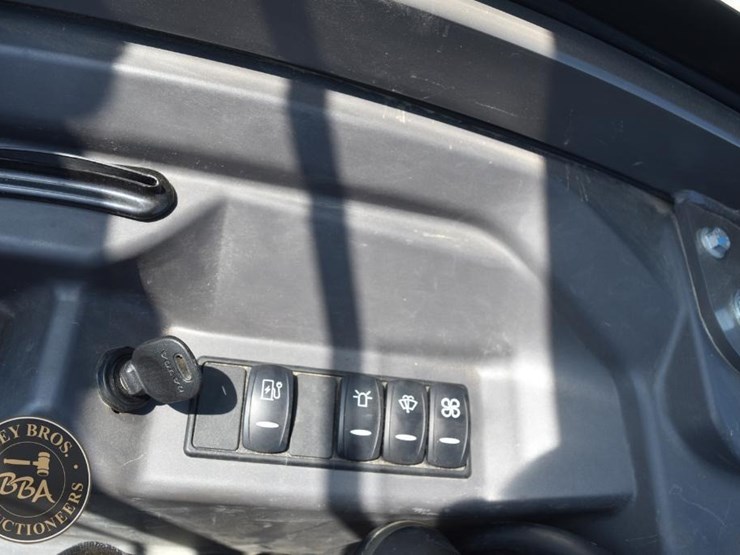 2022-volvo-ecr25-electric-image-56