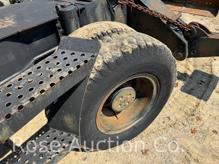 caterpillar-318-image-12