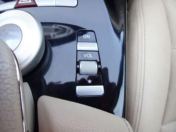 2012-mercedes-benz-s350-bluetec-4matic-awd-sedan-w-image-21