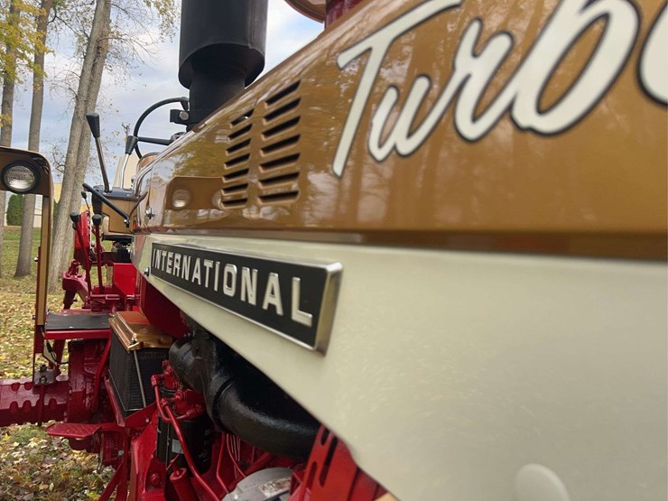 1970-1456-farmall-row-crop-golden-demonstrator-image-11