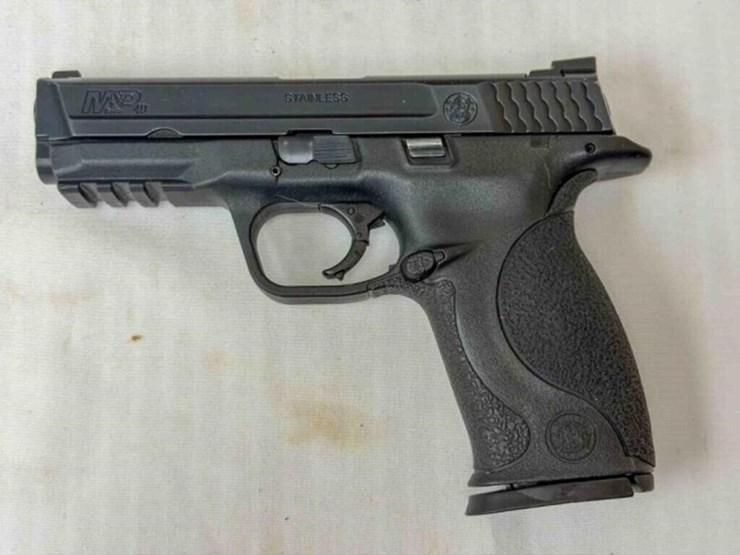smith-&-wesson-m&p40-40cal-pistol-image-12