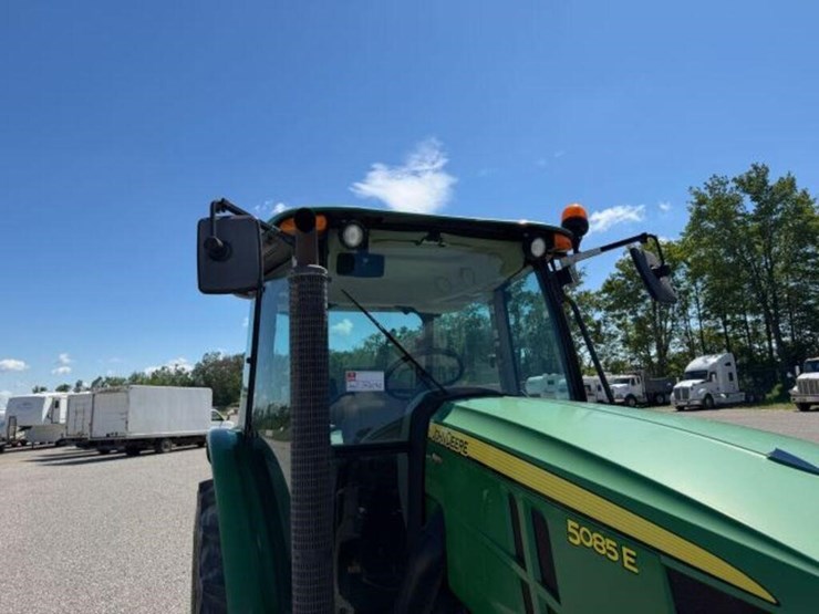 2015-john-deere-5085e-image-52
