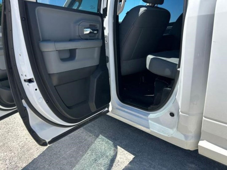 2019-ram-1500-slt-image-20