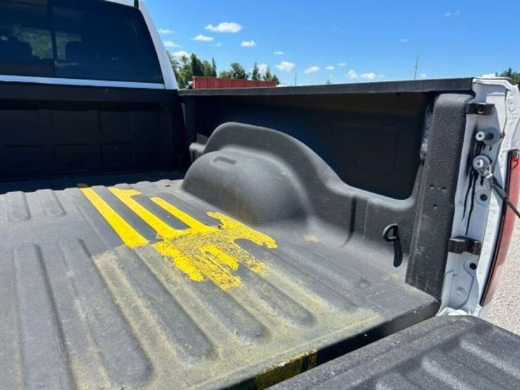 2019-ram-1500-slt-image-37