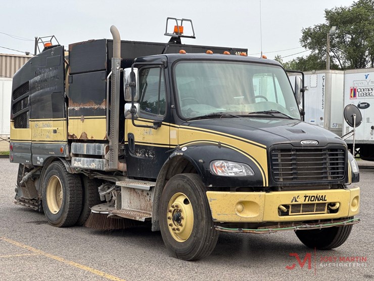 2018-freightliner-street-sweeper-truck-image-1