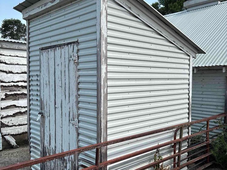 6’x6’-portable-feed-shed-image-4