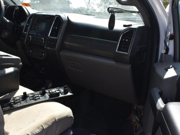 2017-ford-f550-image-7