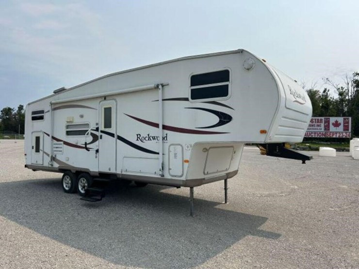 2006-forest-river-rockwood-8281ss-t/a-5th-wheel-4x-image-3