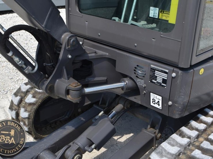 2022-volvo-ecr25-electric-image-32