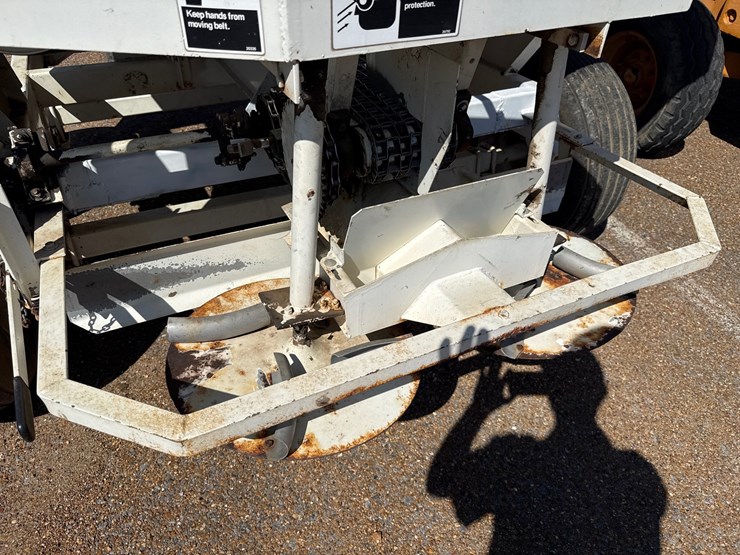 #9673-•-wilmar-500-fertilizer-bugger-image-7