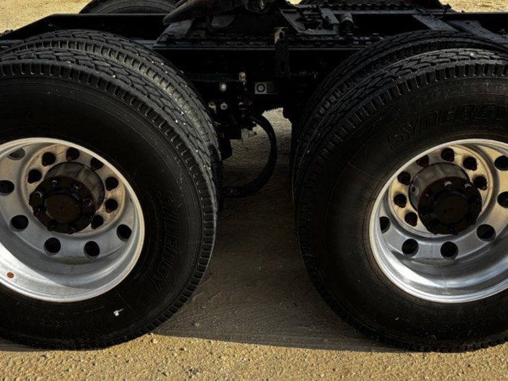 2012-peterbilt-386-image-14