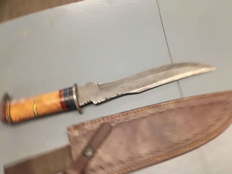 custom-damascus-steel-fixed-blade-knife-with-yellow/red-striped-handle-image-4