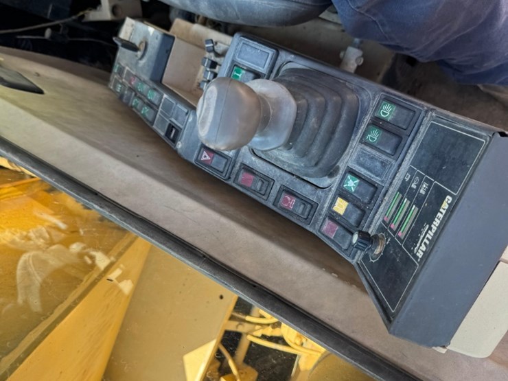 caterpillar-318-image-17