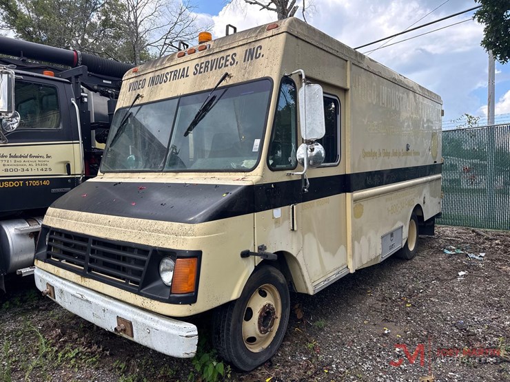 2002-workhorse-p42-image-5