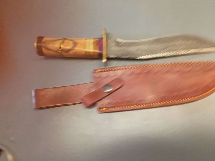 custom-stainless-steel-fixed-blade-knife-with-cream/red-striped-handle-image-4