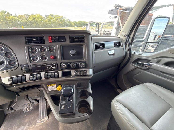 2017-kenworth-t880-image-24