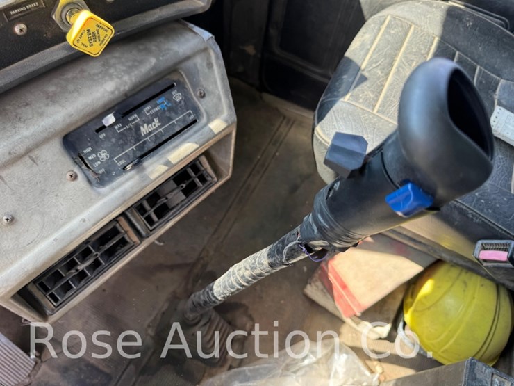 1993-mack-rd690s-image-23