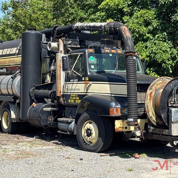 1999 INTERNATIONAL 2674