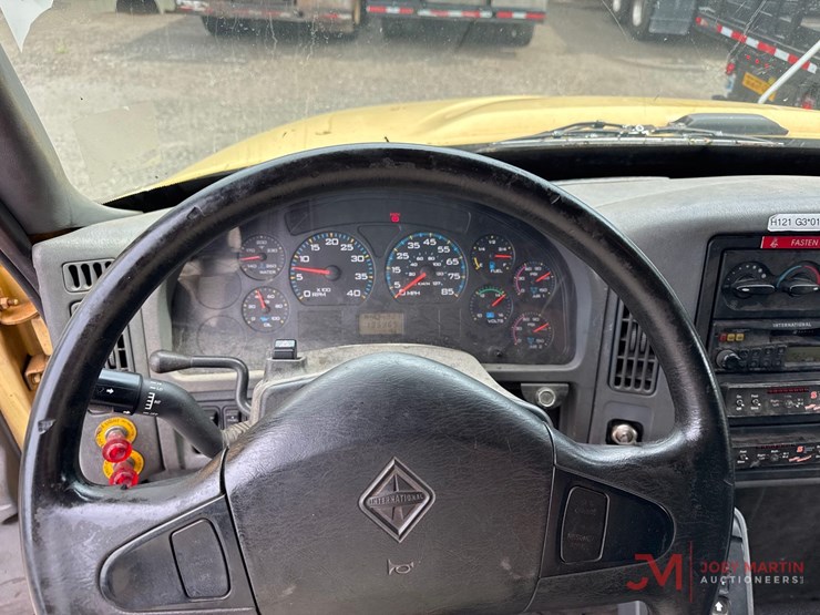 2005-international-durastar-4300-image-35