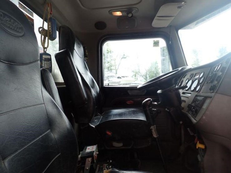 2013-peterbilt-367-image-37