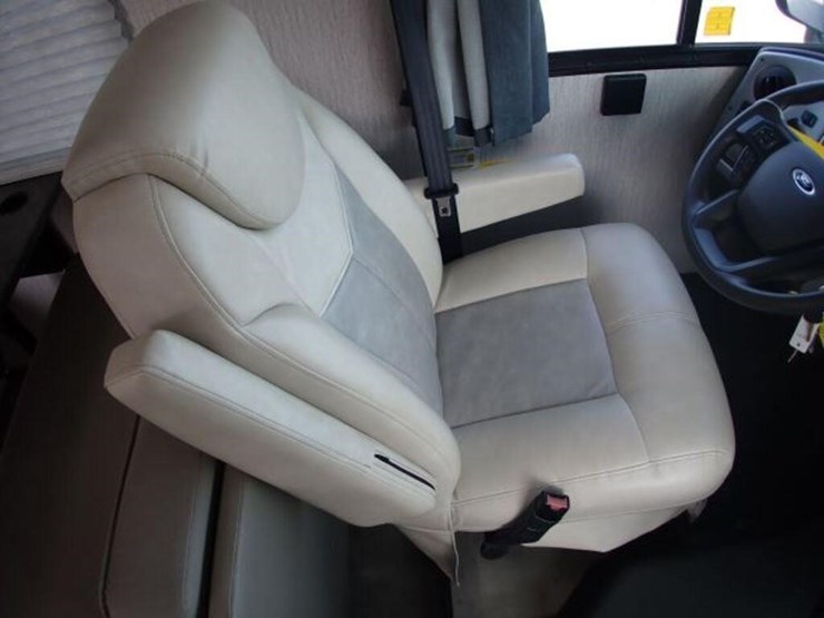 2021-coachmen-pursuit-class-a-motorhome-1f64f5dn1m-image-58