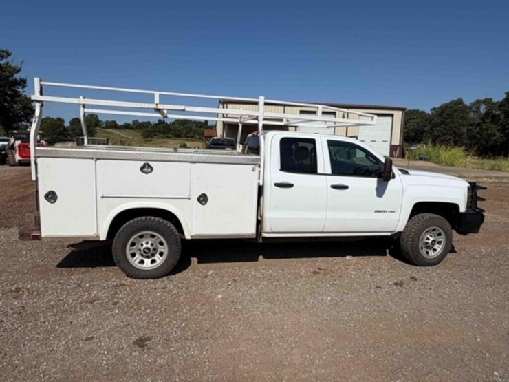 2017-chevrolet-silverado-2500-image-2