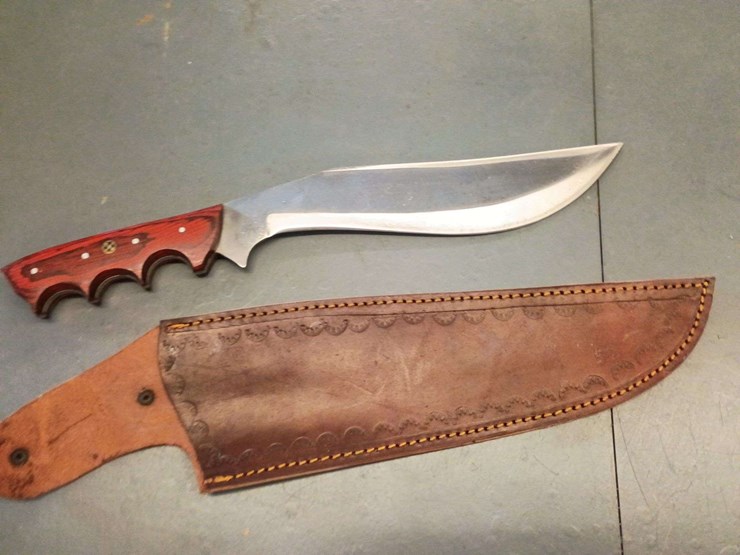 custom-stainless-steel-fixed-blade-knife-with-gold-metal/red-striped-handle-image-4