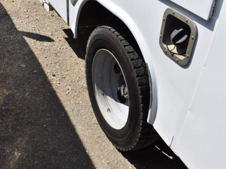 2017-ford-f550-image-18