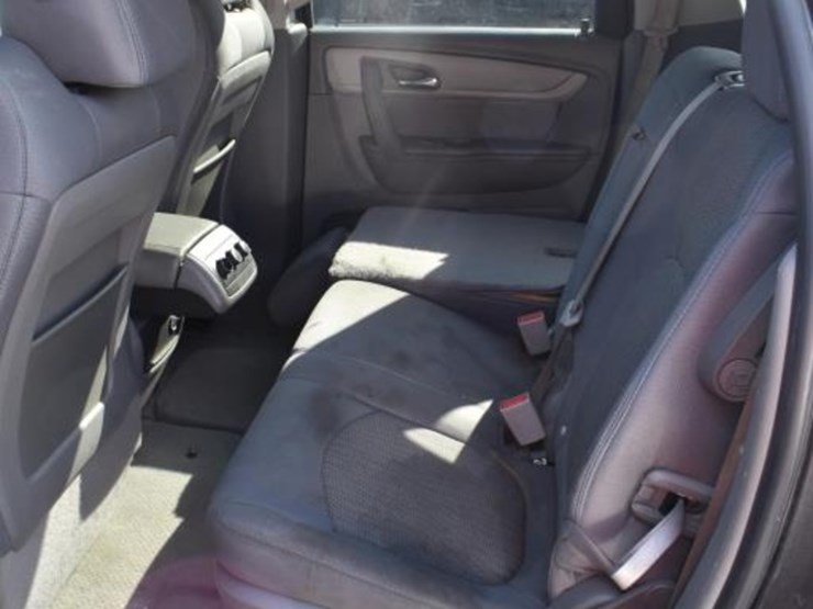2013-chevrolet-traverse-ls-image-7