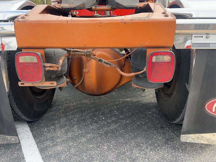 2006-peterbilt-379-image-52