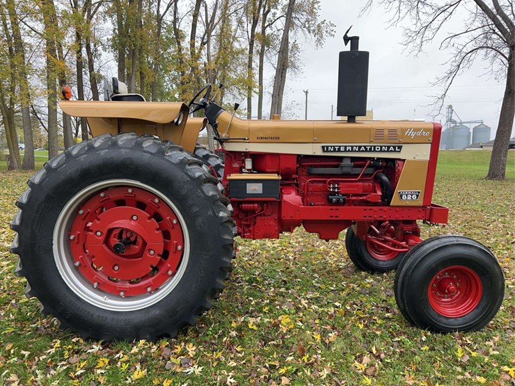 1970-farmall-826-hydro-diesel-row-crop-golden-demonstrator-image-6