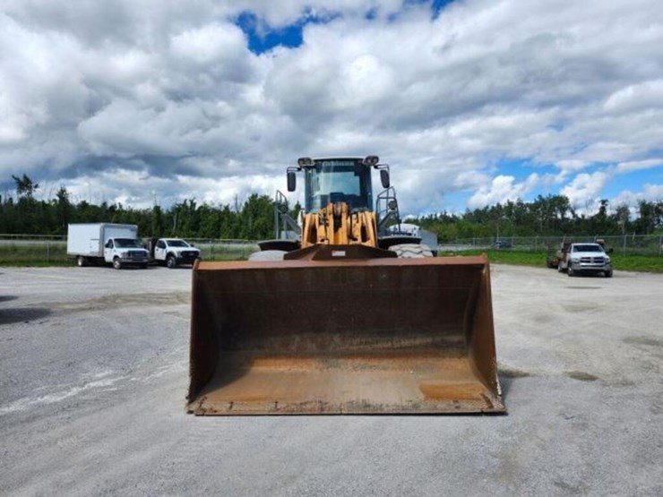 2011-liebherr-l586-image-5