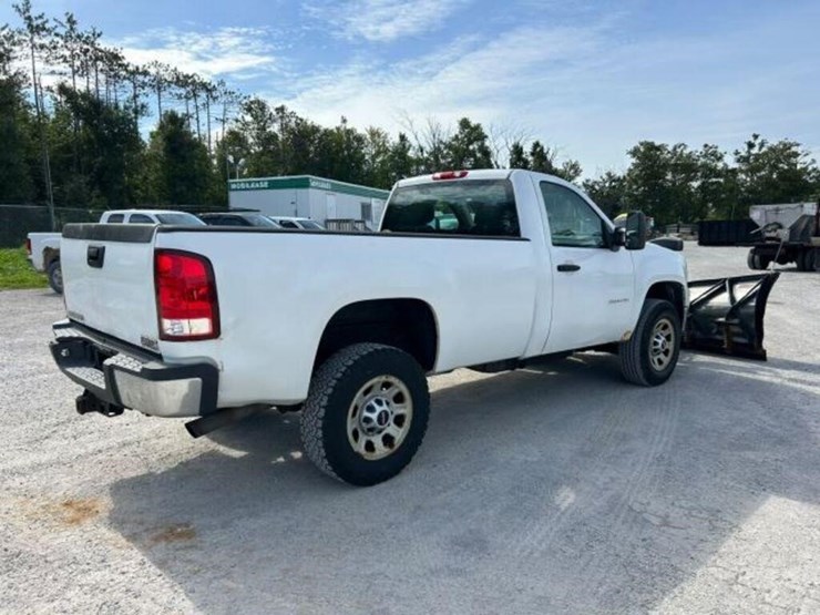 2014-gmc-sierra-3500-image-4