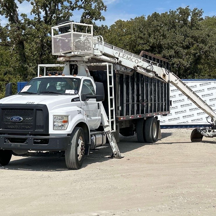 2017 FORD F750