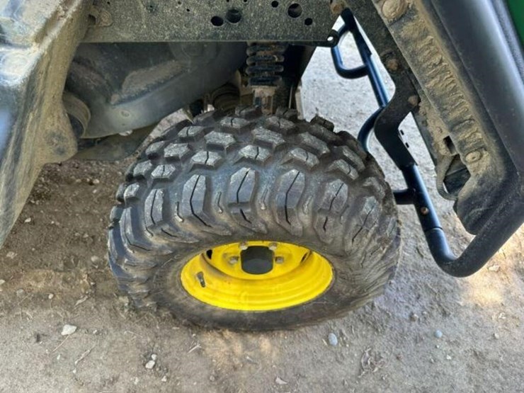 2020-john-deere-gator-image-22