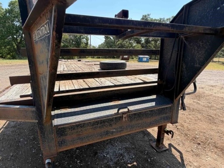 2009-elite-gooseneck-flatbed-trailer-image-4