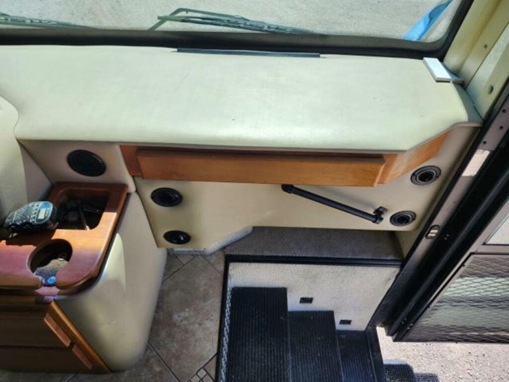 2006-allegro-bus-class-a-motorhome-400abus0d6j0072-image-25