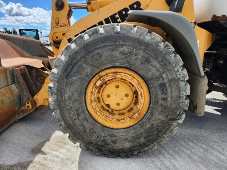 2011-liebherr-l586-image-67